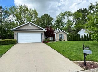 3241 Tanglebrook Dr, Shiloh, IL 62221