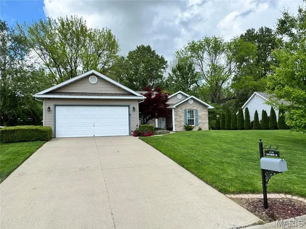 3241 Tanglebrook Dr, Shiloh, IL 62221