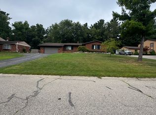 5730 Pineview Dr, Ypsilanti, MI 48197