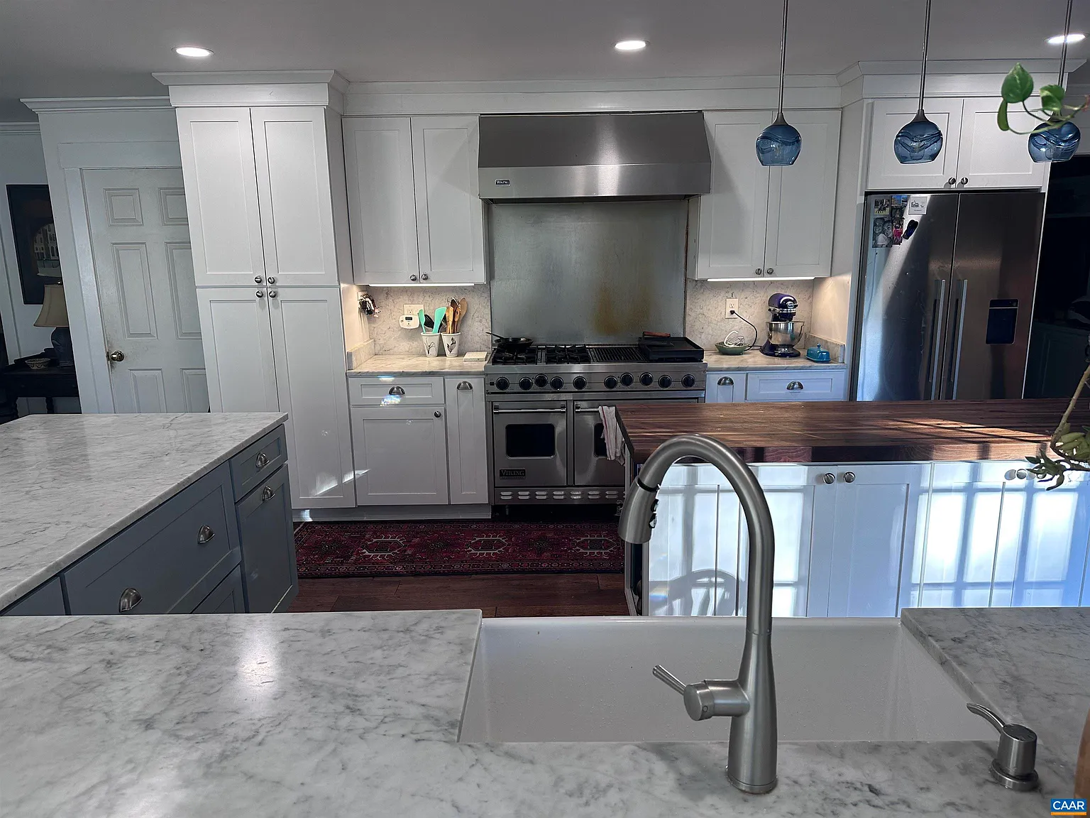 3 bed, 2.5 bath, 2704 sqft, $3,100 — Photo 3