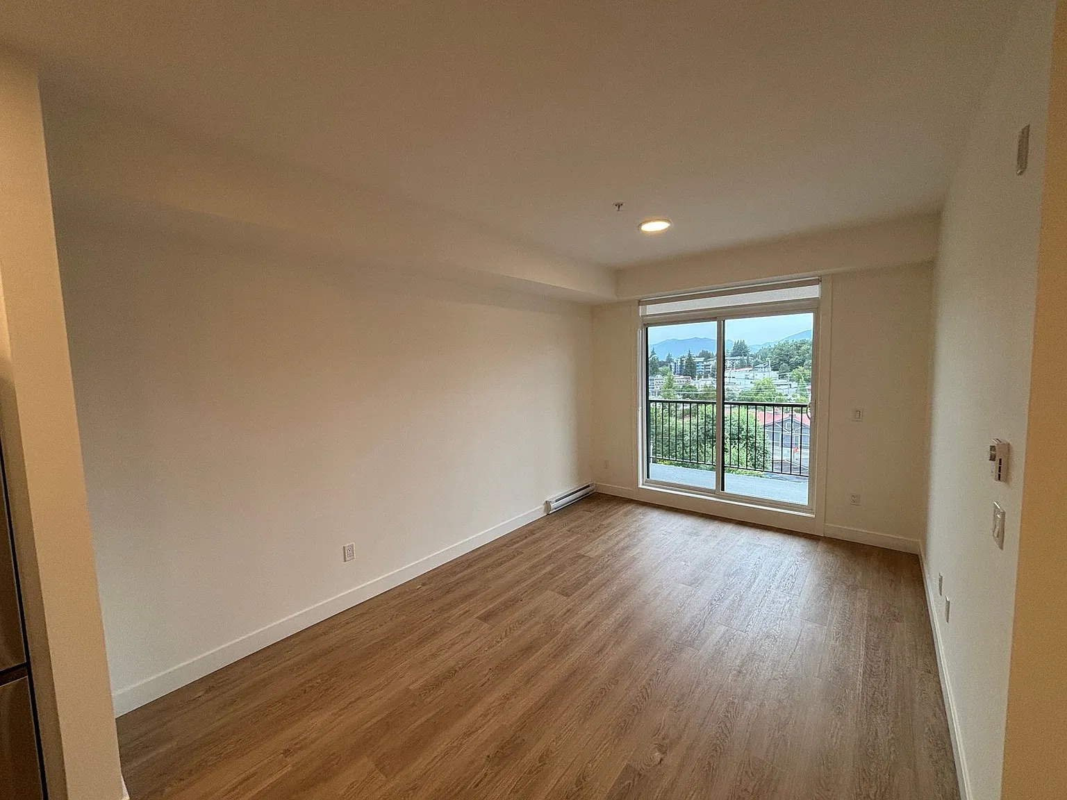 33816 South Fraser Way Abbotsford — Photo 3