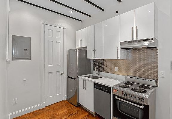 3rd image of 208 W 88th St APT 1C