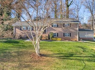 3494 Stimpson Dr, Pfafftown, NC 27040