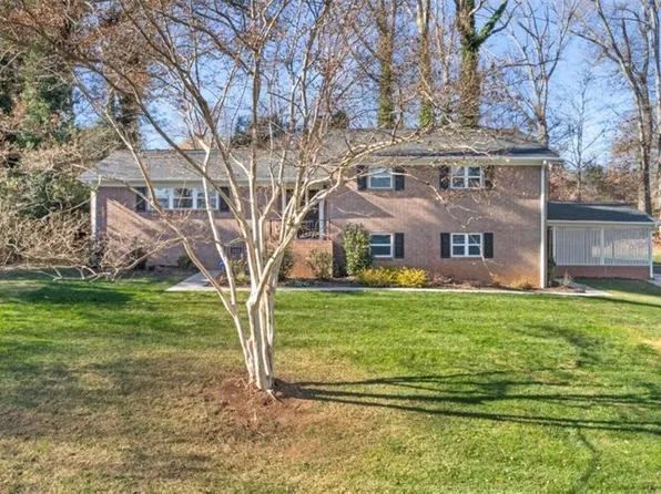 3494 Stimpson Dr, Pfafftown, NC 27040