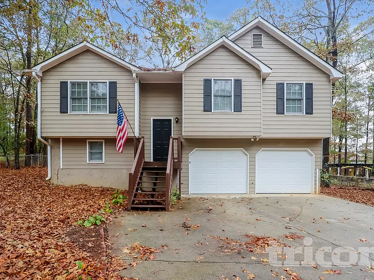 645 Dillon Dr — Photo 1