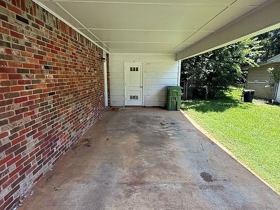 2nd image of 360 Oakwild Dr