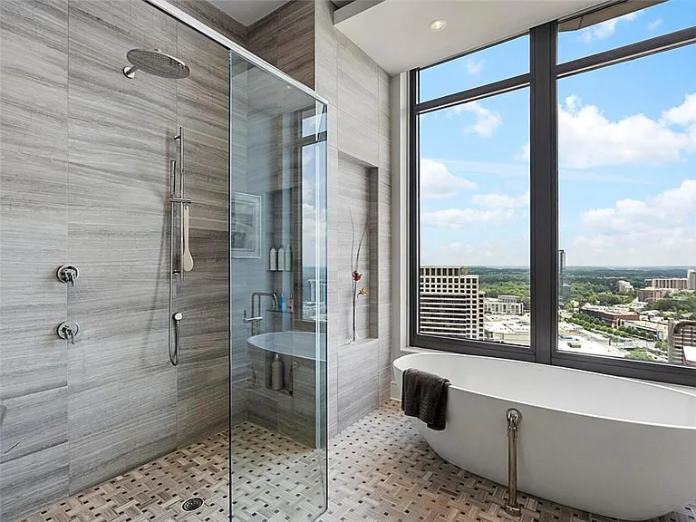 3376 Peachtree Rd #44B — Photo 37