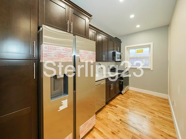 22-60 24th St #2B — Photo 2