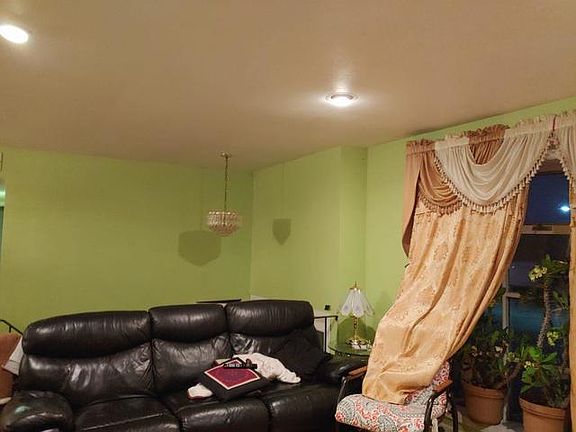 3rd image of 240 Briarwood Dr