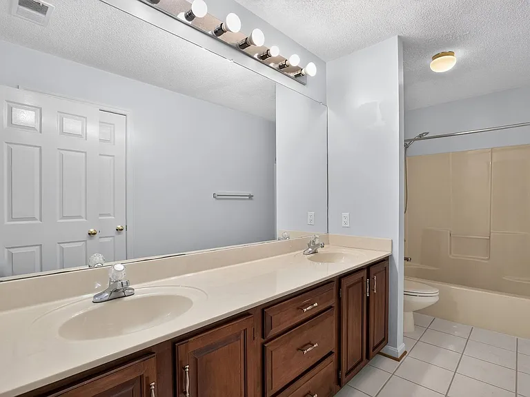 16801 Old Field Ln — Photo 4