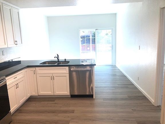 4th image of 34462 Benedick Ln