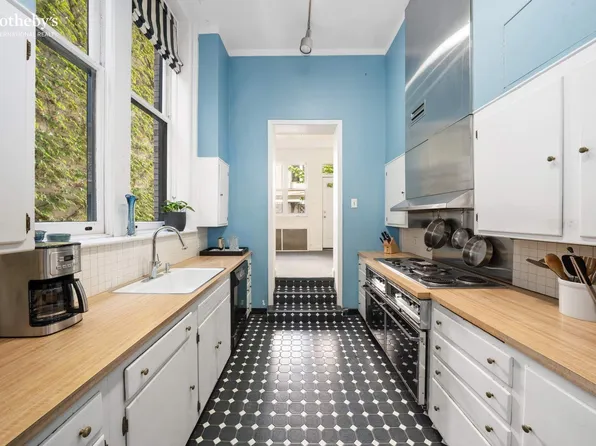 125 East 69th Street image 5 of 15