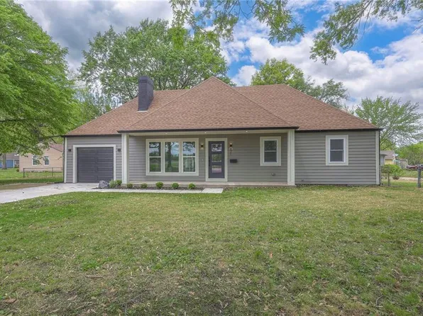 821 S Ridgeview Rd, Olathe, KS 66061
