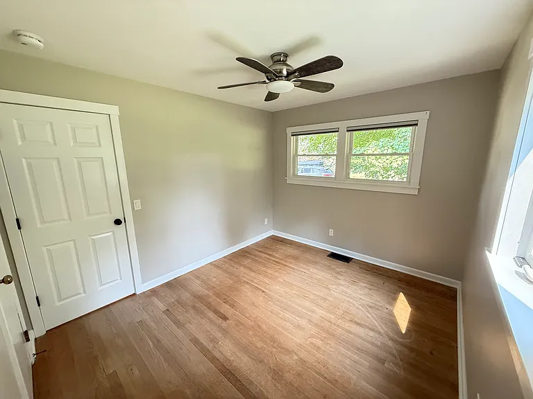 66 Davis Pkwy — Photo 17
