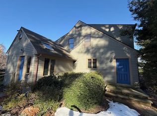 37 Ferry Rd, Saunderstown, RI 02874