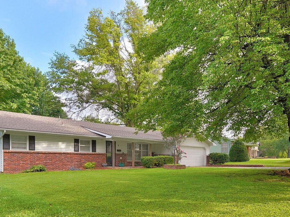 1st image of 2711 S Claremont Avenue
