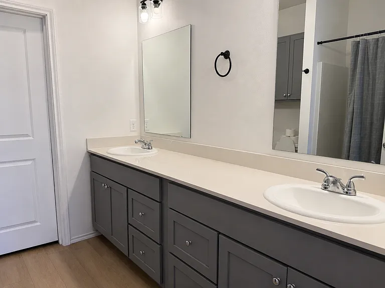 5532 Itasca St #B — Photo 7