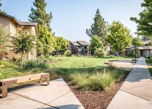LAUREL GLEN — Photo 5