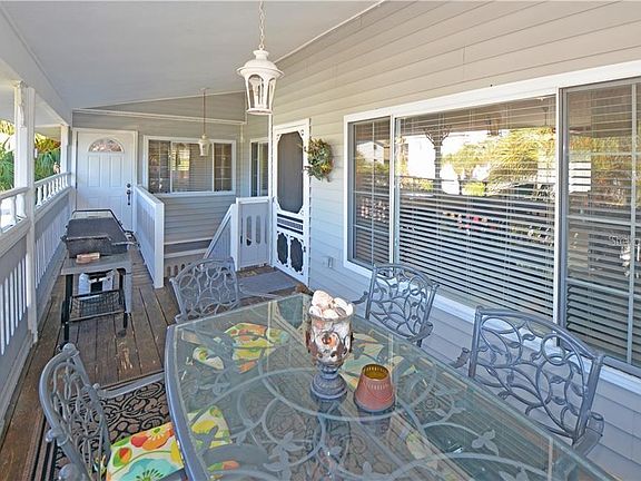 5th image of 131 E Bay Dr