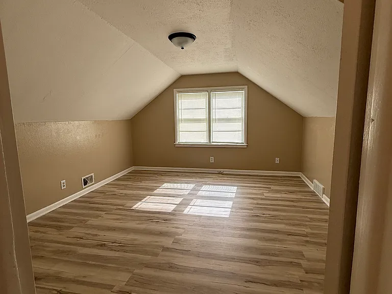 1708 Pierce Ave — Photo 8
