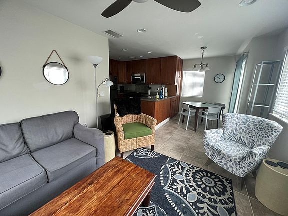 3rd image of 827 Ostend Ct