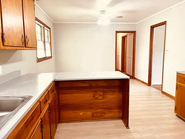 2417 Alandale Dr — Photo 8