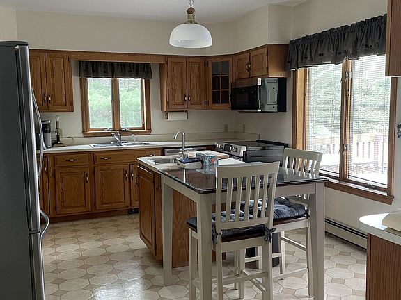 Dine-in kitchen
