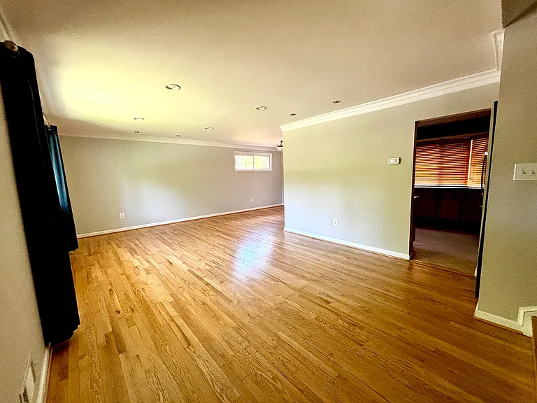 Lillian Dr — Photo 3