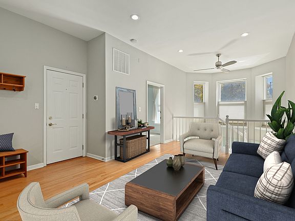 2nd image of 1048 W Foster Ave APT B