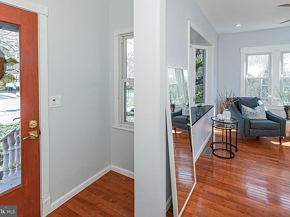 3rd image of 27 Markham Rd