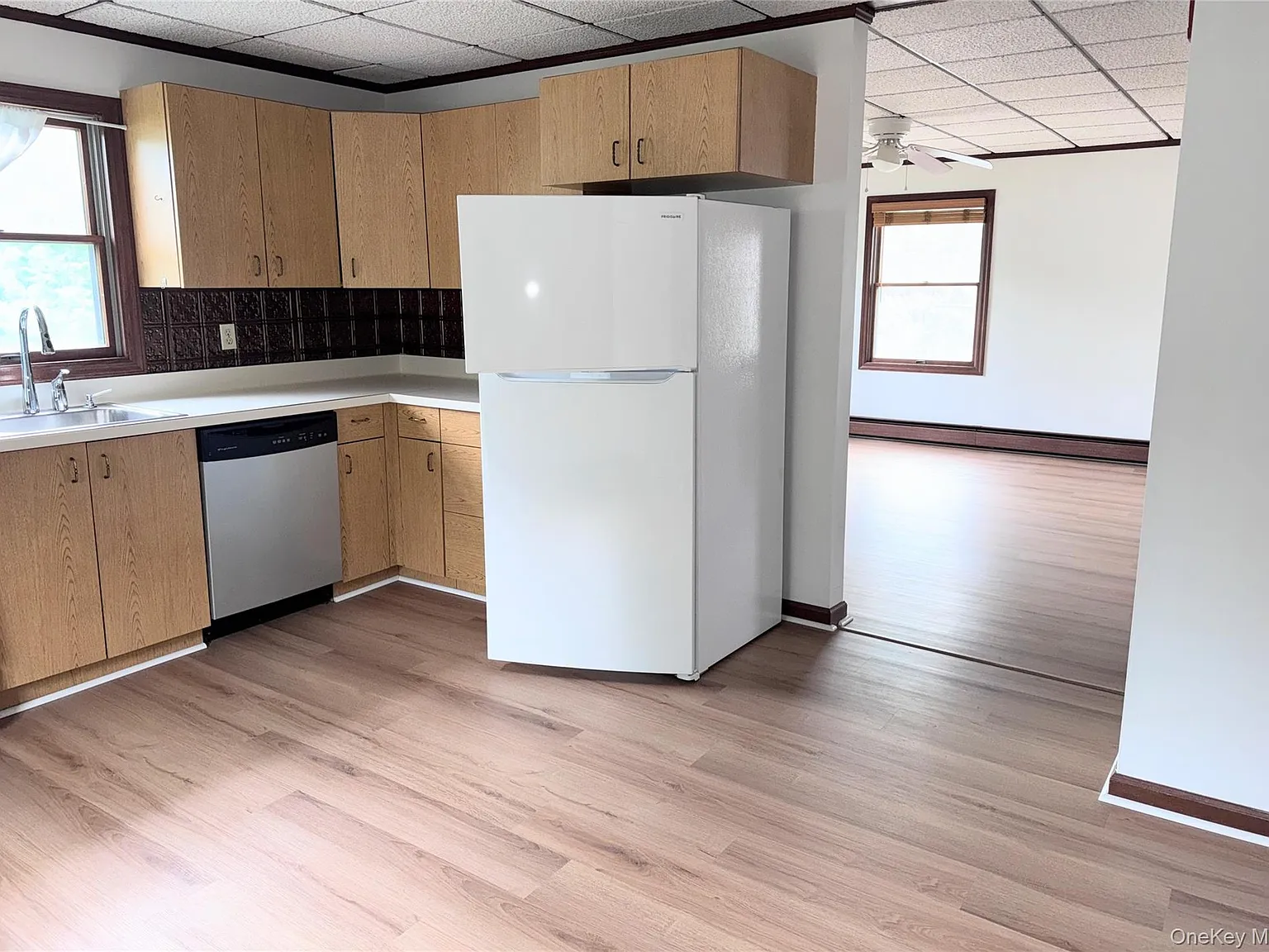 2 bed, 1.0 bath, 800 sqft, $1,800 — Photo 2