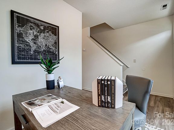 4th image of 8135 Kings Creek Dr
