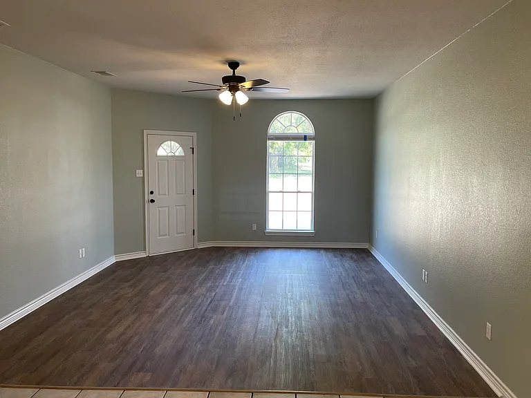 421 W Thomas St — Photo 35