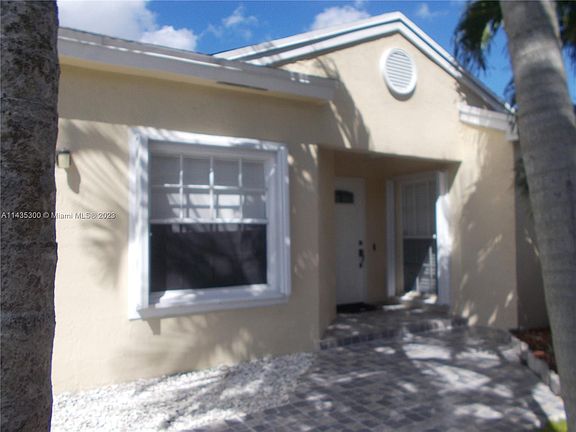 4th image of 156 W Riverbend Dr