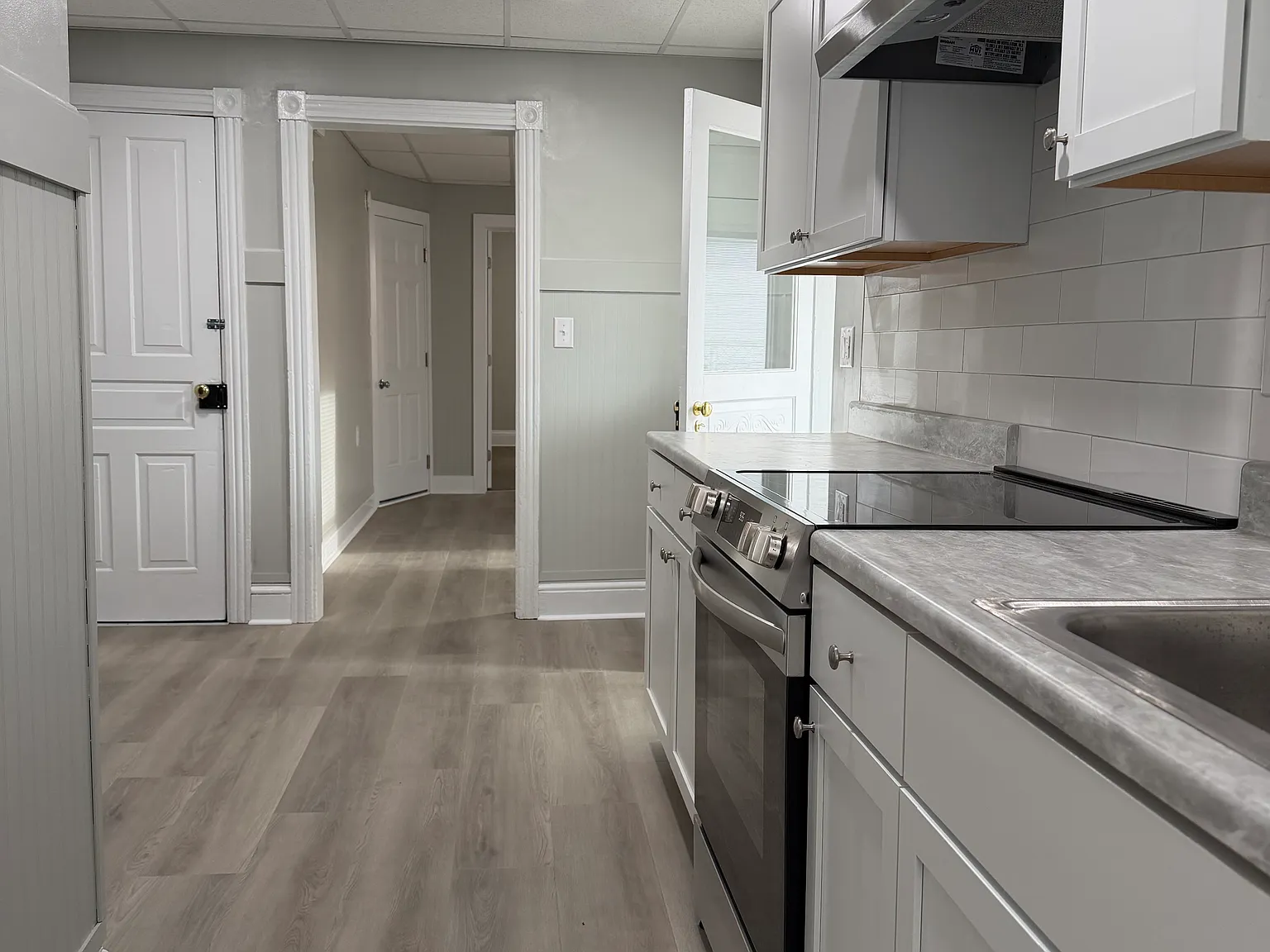 1 bed, 900 sqft, $1,295 — Photo 3