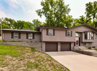 805 Valley Dr, Crescent, IA 51526