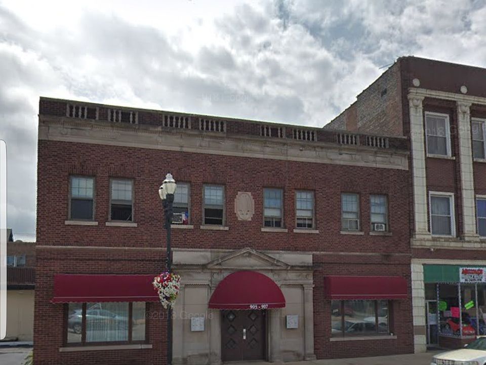 1st image of 905 W Chicago Ave