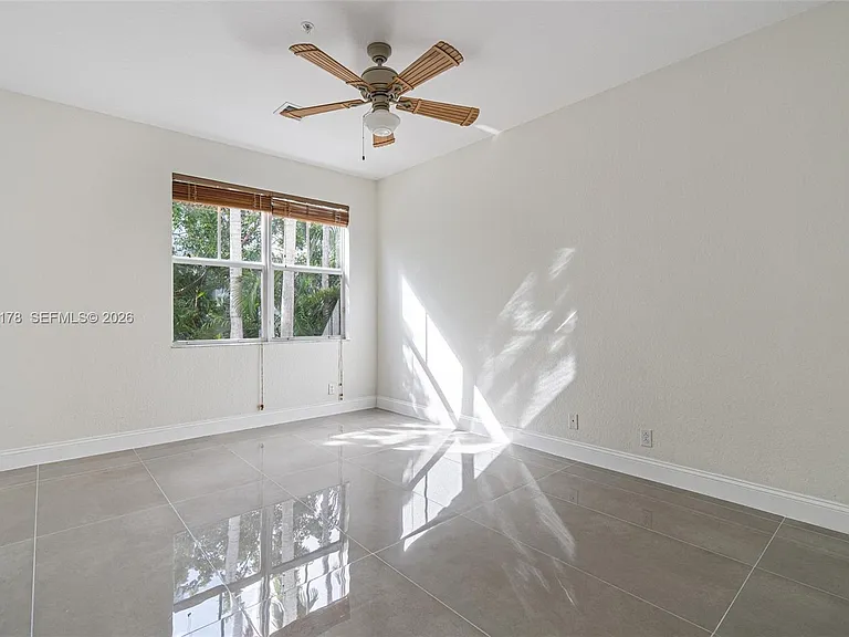 1772 NE 9th St #7 — Photo 19