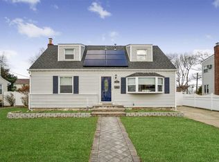 54 Mill Rd, Farmingdale, NY 11735