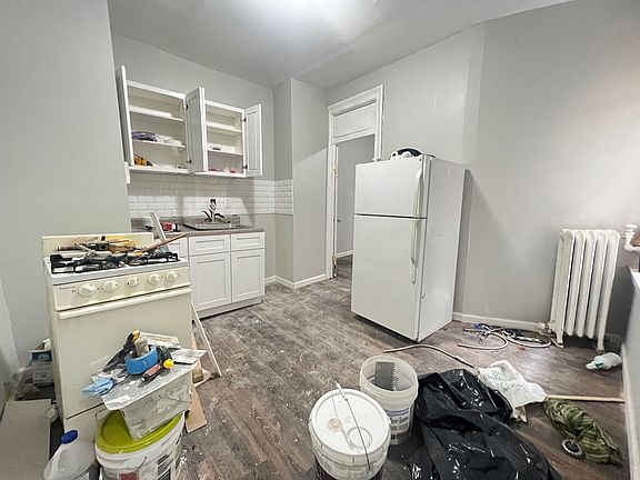 3rd image of 94 Waldo Ave #201