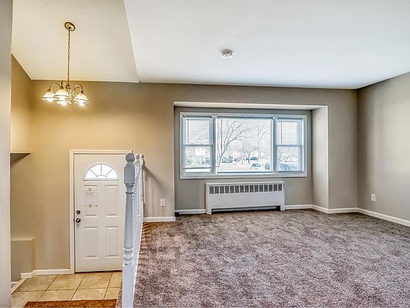 3rd image of 50 Ford Dr W