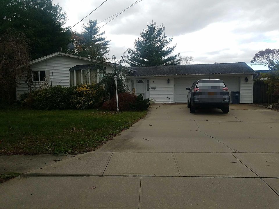 1st image of 6 Sharon Ln
