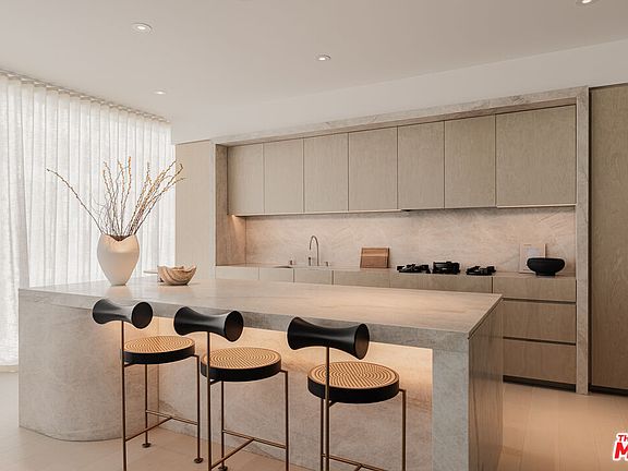 4th image of 9200 Wilshire Blvd #201W