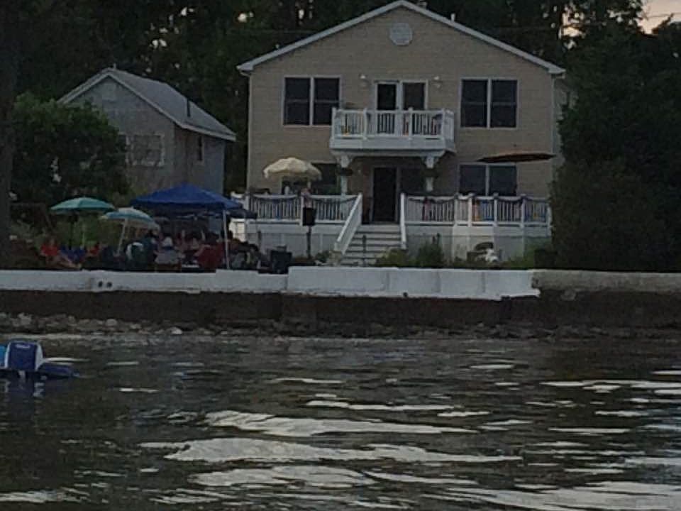 1st image of 3529 Bay Dr
