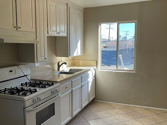 4th image of 241 E South St APT 11