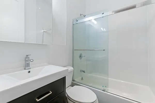 Rented by Coldwell Banker Warburg | media 7