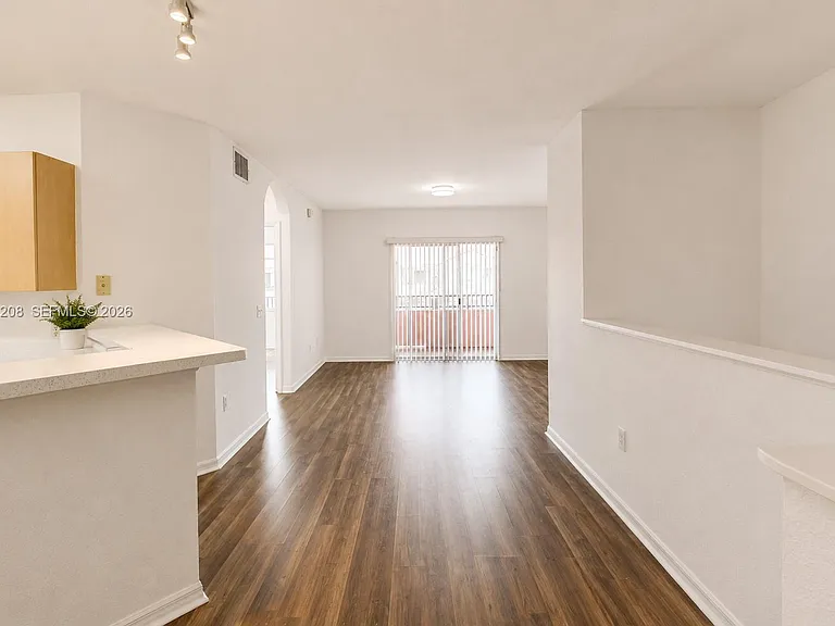 1002 Belmont Ln #1002 — Photo 8