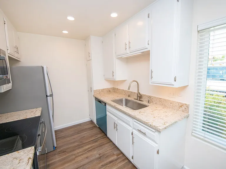4036 Kansas St — Photo 2