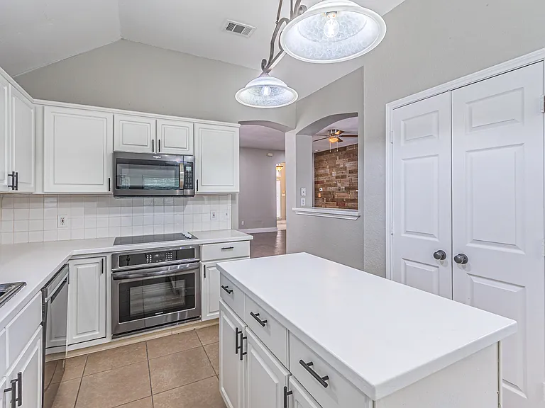 7624 Vista Creek Ln — Photo 25