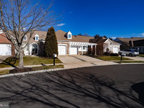 127 Sparrow Dr, Hamilton, NJ 08690